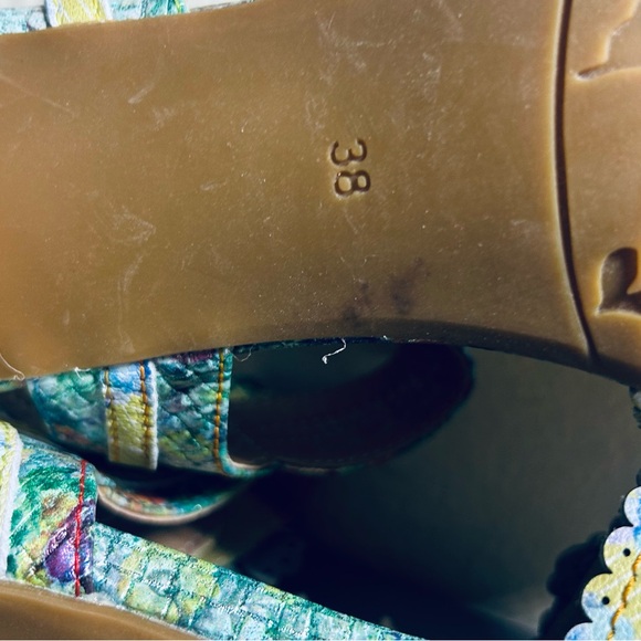 L'Artiste by Spring Step Vogeush Floral Heeled Sandal - Picture 10 of 13